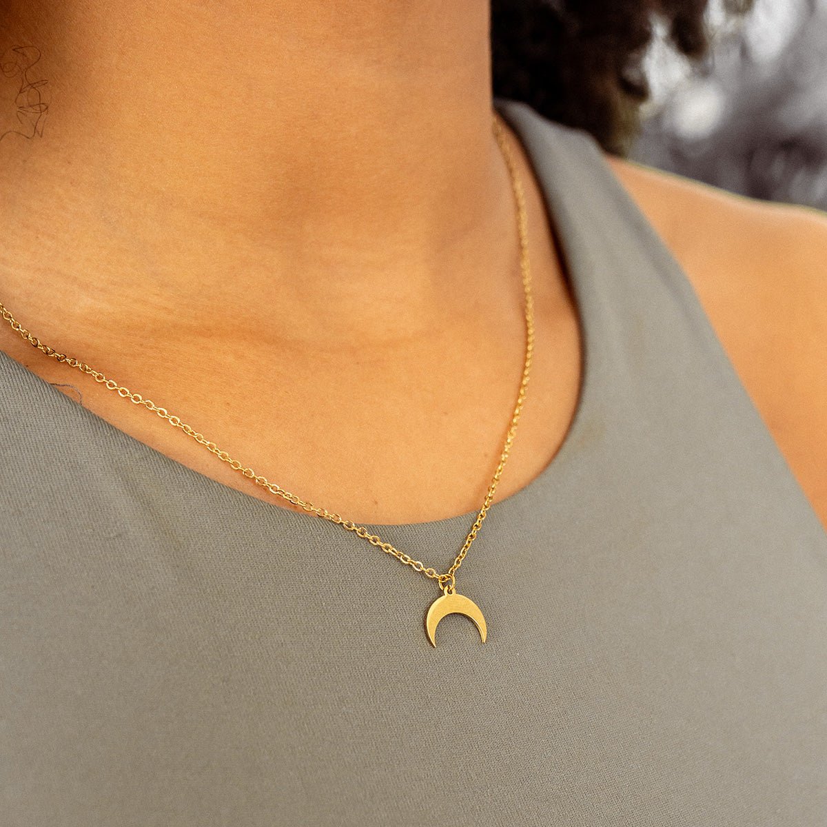 Colar Pingente Lua Banhado em Ouro 18k